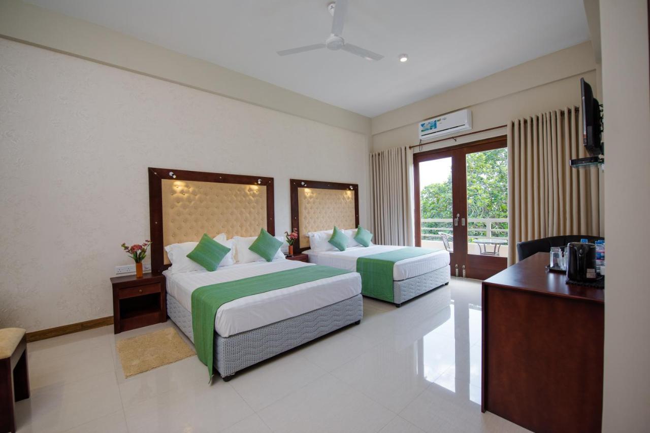 Hotel Mount Rich Rumassala Unawatuna Esterno foto