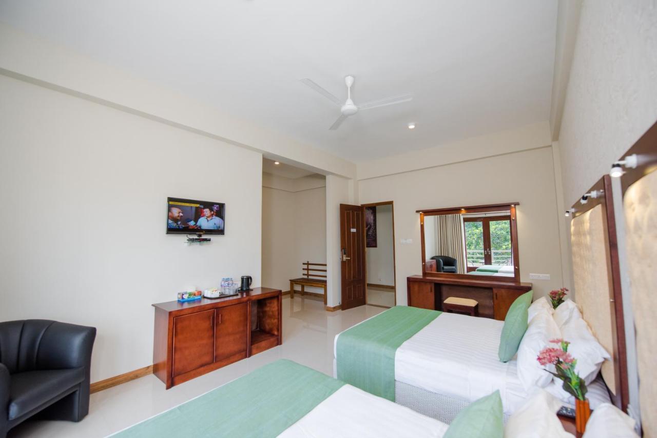 Hotel Mount Rich Rumassala Unawatuna Esterno foto