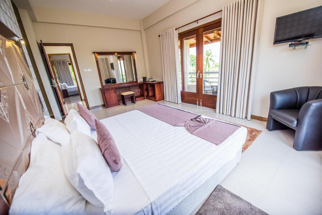 Hotel Mount Rich Rumassala Unawatuna Esterno foto