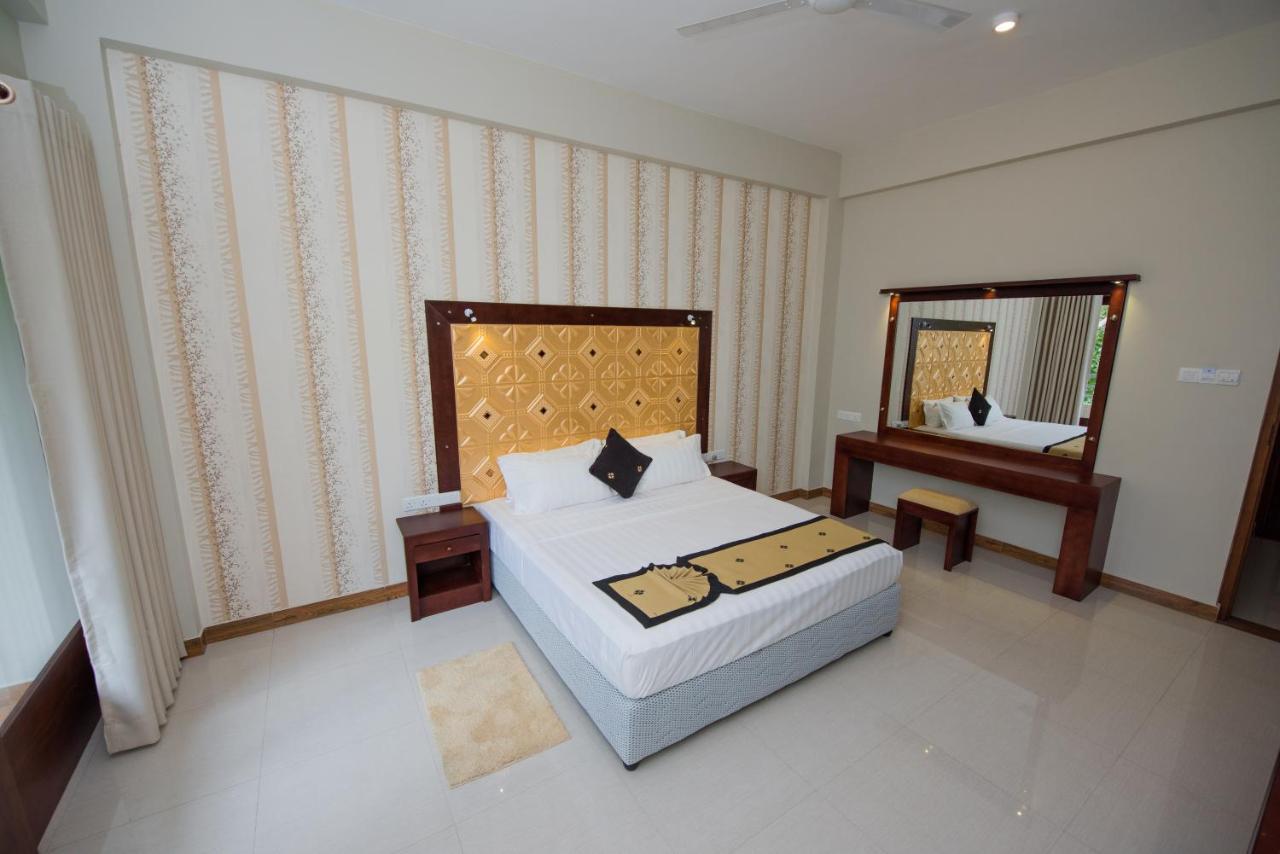 Hotel Mount Rich Rumassala Unawatuna Esterno foto
