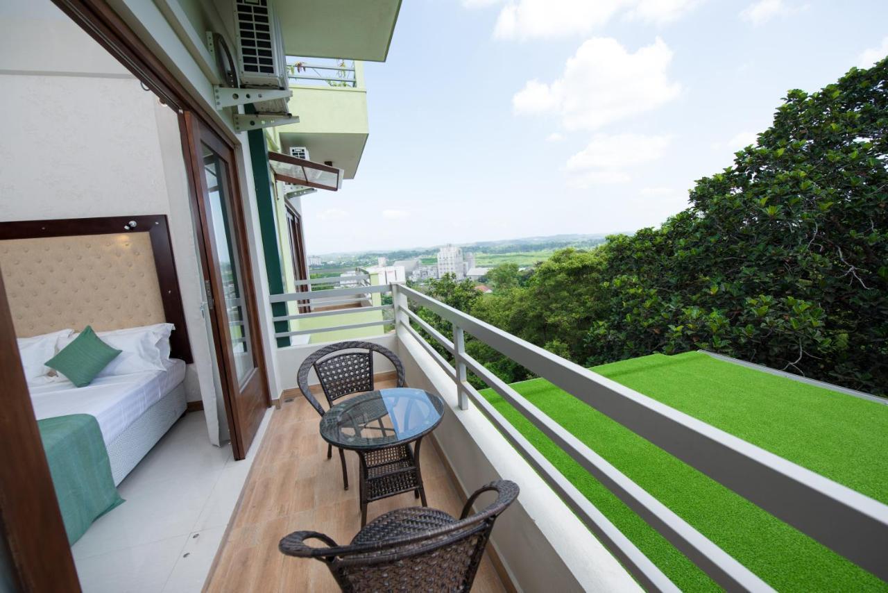 Hotel Mount Rich Rumassala Unawatuna Esterno foto